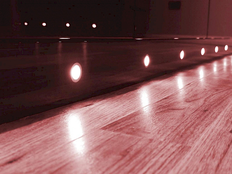 in floor lighting mounted in the skirting board