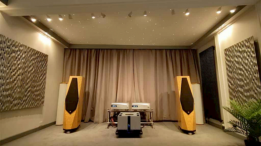 dcs demo room with dcs rossini, avalaon speakers and vitus amp