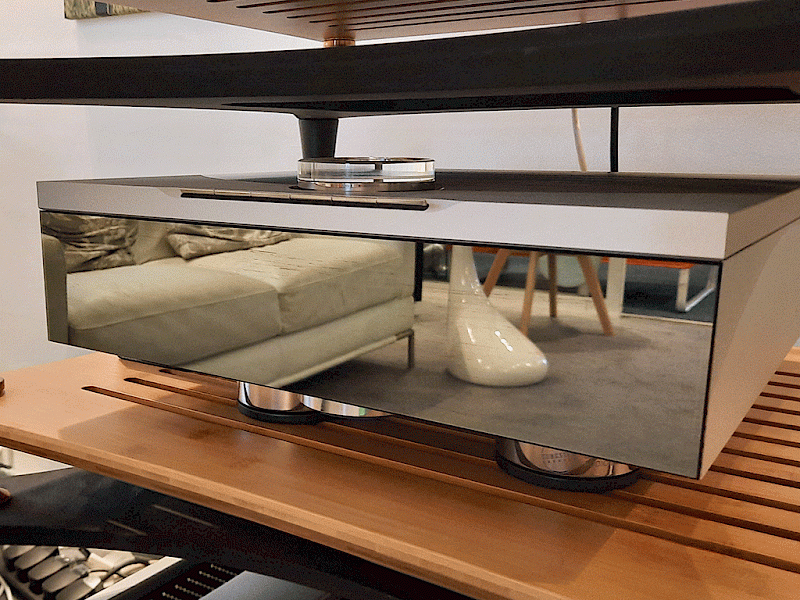 linn klimax dsm in silver on quadraspire bamboo shelf